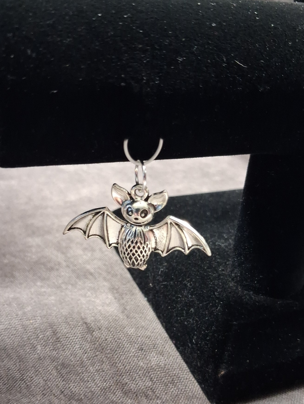 Silver Tone Metal 42mm x 30mm Smiley Face Spread Wings Vampire Bat Pendant NEW